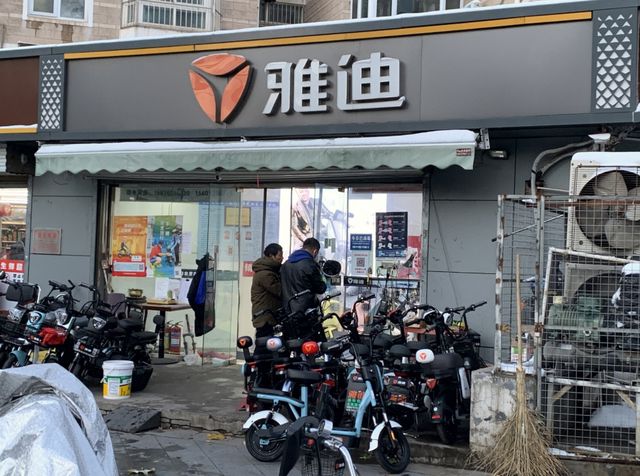雅迪10亿赌下沉，欲借金箭“小电驴”进攻县乡！