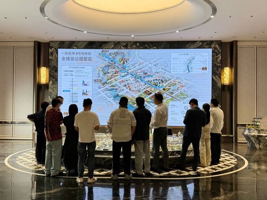 实探｜国庆假期上海楼市热度不减：新房售楼处“9点不到就有客户来了”	，二手房议价空间持续收窄